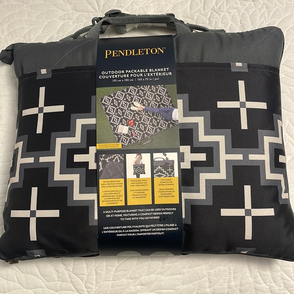 NEW Pendleton Outdoor Packable Blanket